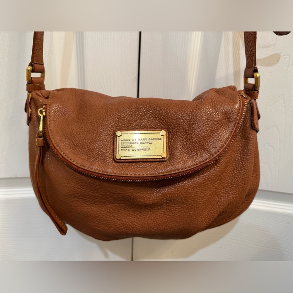 Marc Jacobs Tan Leather Classic Q Natasha Crossbody Bag  Great Condition Medium